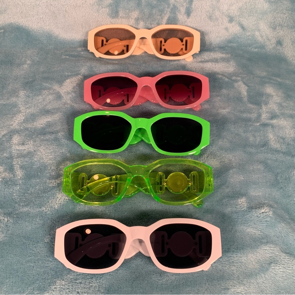 Stylish Sunglasses Set of 5 in Multiple Colors OS Brand NEW!!